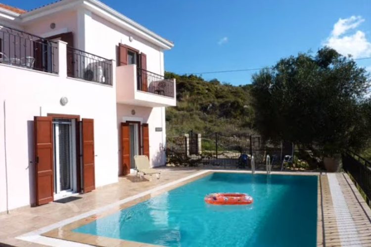 Villa - pool and rear